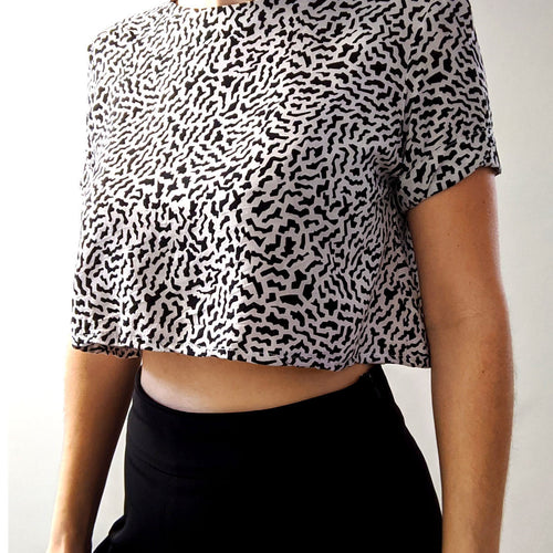 MONOCHROME CROP TOP